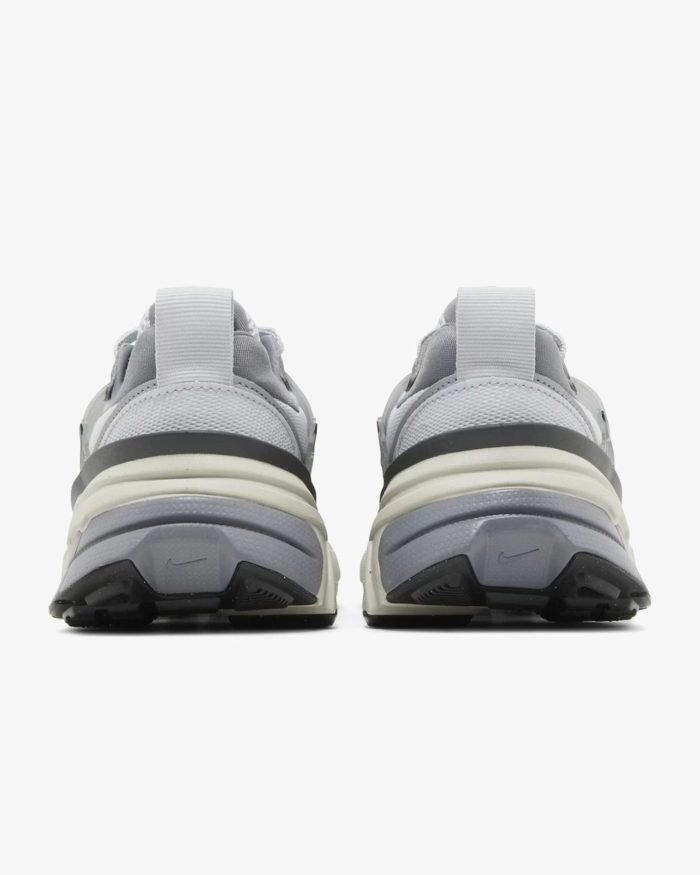Nike V2K Run 'Pure Platinum Wolf Grey' - Imagen 5