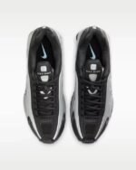 Nike Shox R4 in a black and metallic silver - Imagen 4